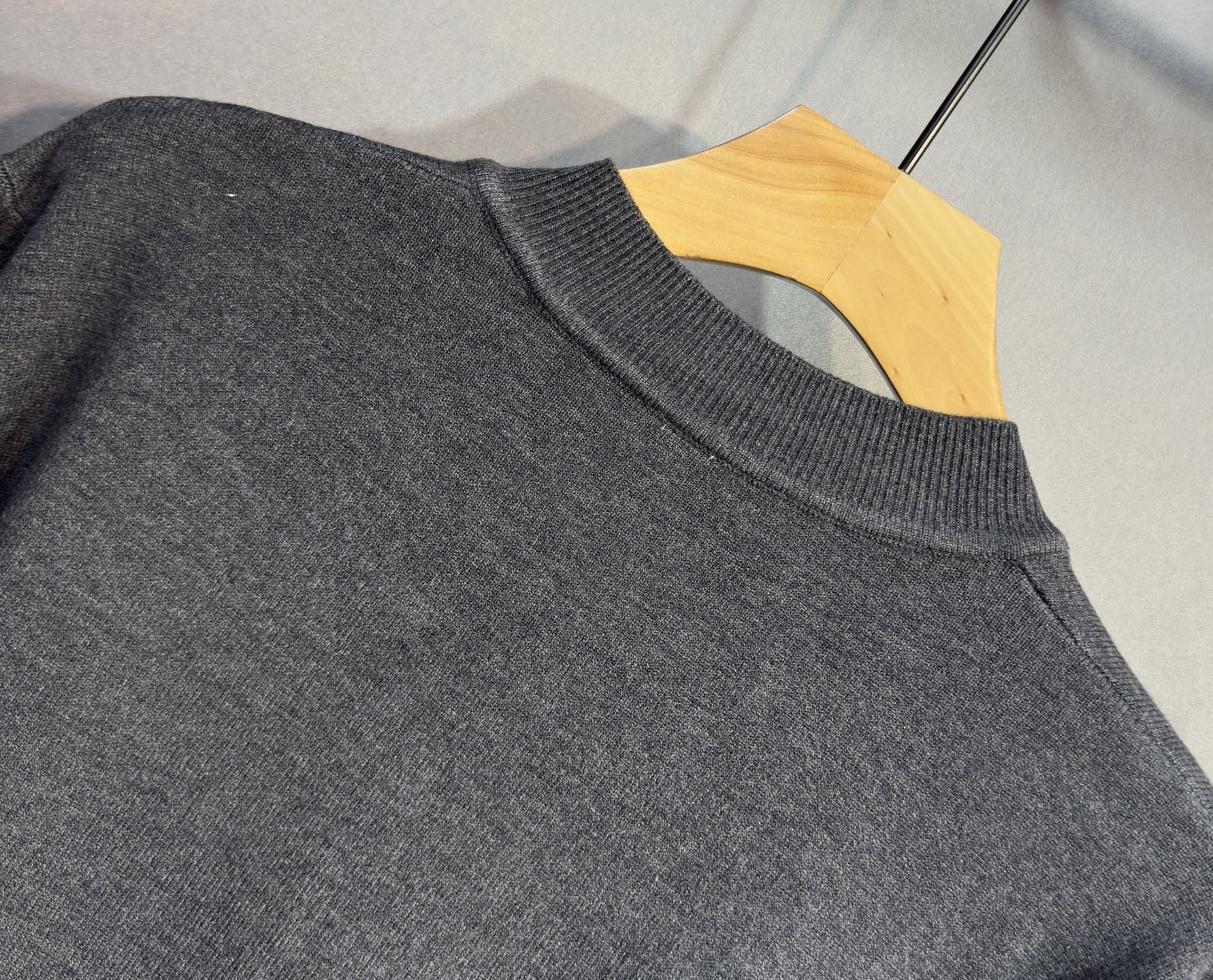 🔥D&G 杜嘉班纳2025秋冬新款小高领毛衣 高品质定制羊绒混纺面料，透气舒适，高密度制作，时尚百搭，小