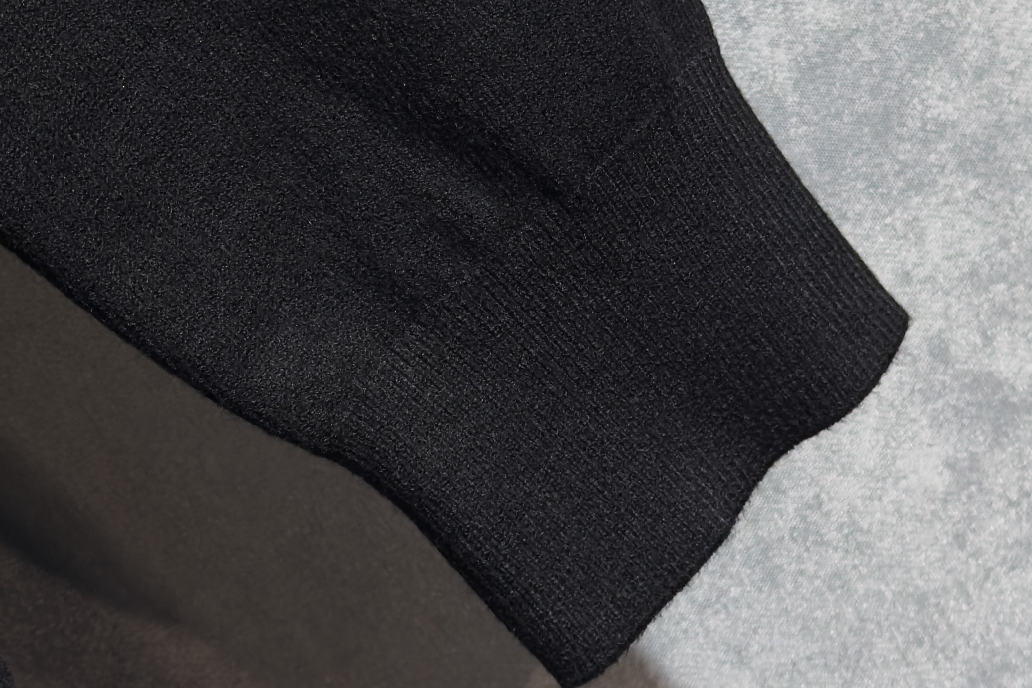 🔥D&G 杜嘉班纳2025秋冬新款小高领毛衣 高品质定制羊绒混纺面料，透气舒适，高密度制作，时尚百搭，小