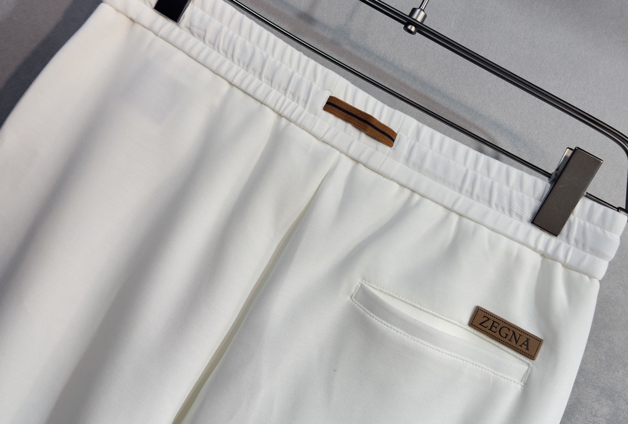 🔥ZEGNA 杰尼亚 25年秋冬新款休闲裤 品牌经典系列 休闲运动皆可 采用意大利进口精梳棉面料 舒适度