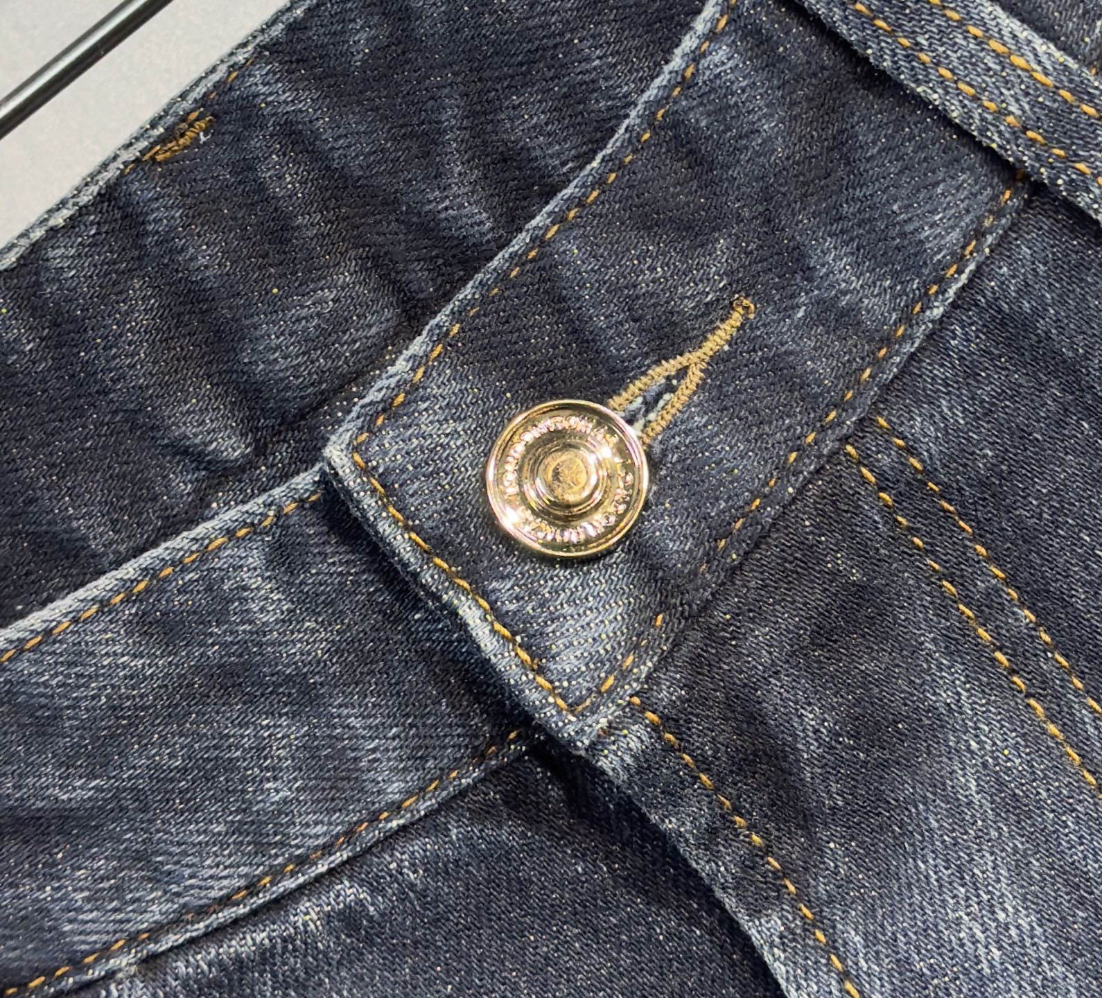 🔥ZEGNA 杰尼亚 25年秋冬新品牛仔裤🔥专柜热销款 品味与价值共享 身穿着非常舒适 低调不失奢华 穿