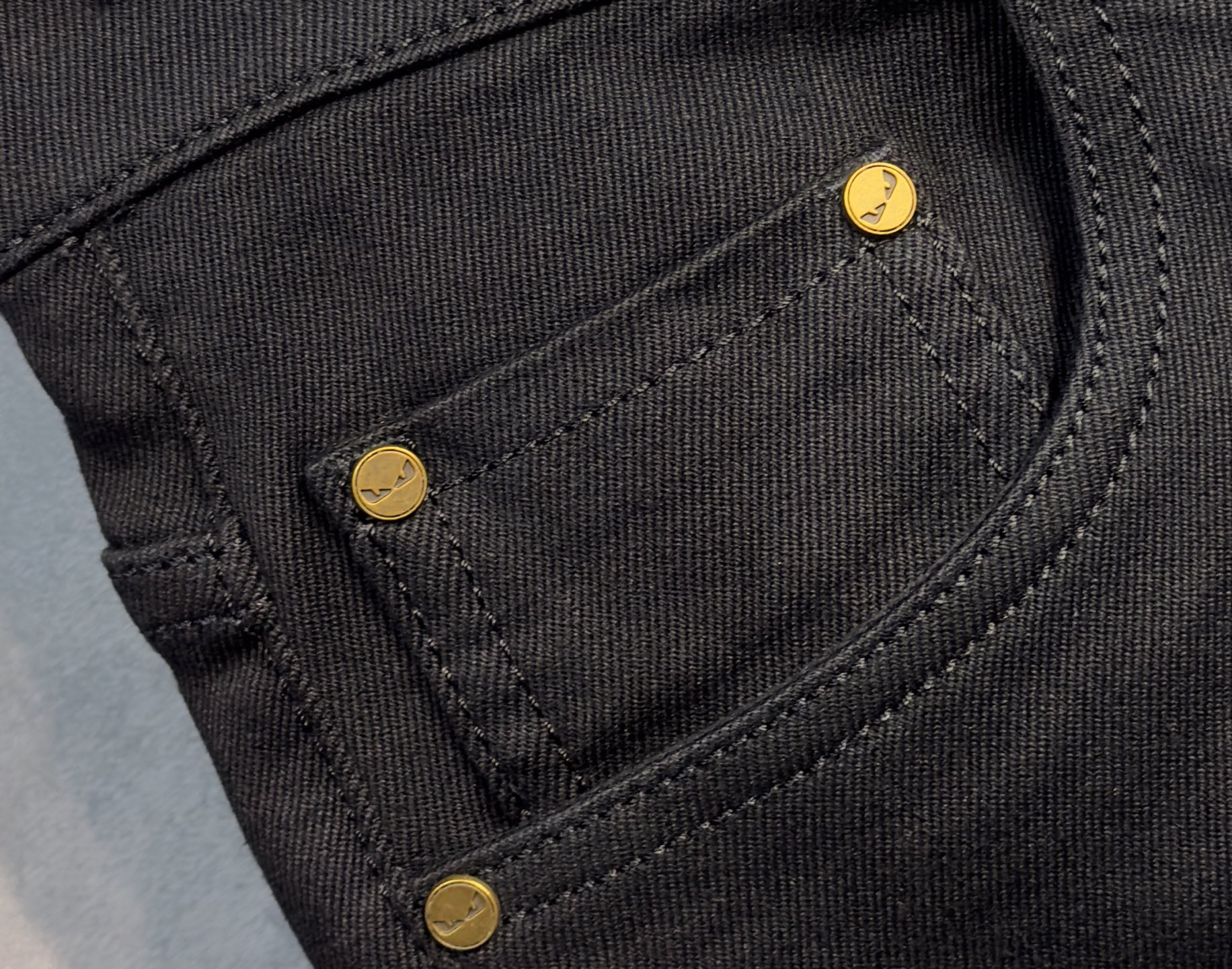 🔥FENDI 芬迪25年秋冬新品牛仔裤🔥专柜热销款 品味与价值共享 身穿着非常舒适 低调不失奢华 穿出去