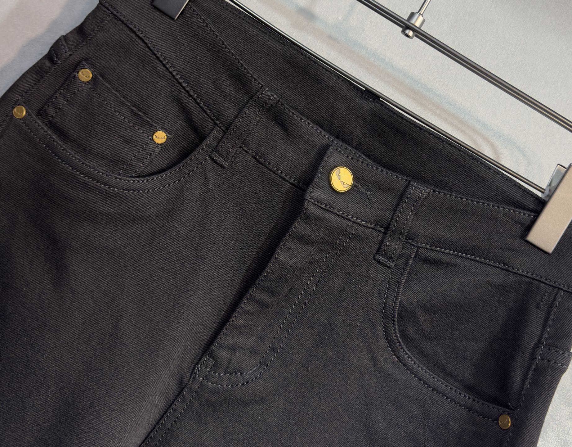 🔥FENDI 芬迪25年秋冬新品牛仔裤🔥专柜热销款 品味与价值共享 身穿着非常舒适 低调不失奢华 穿出去