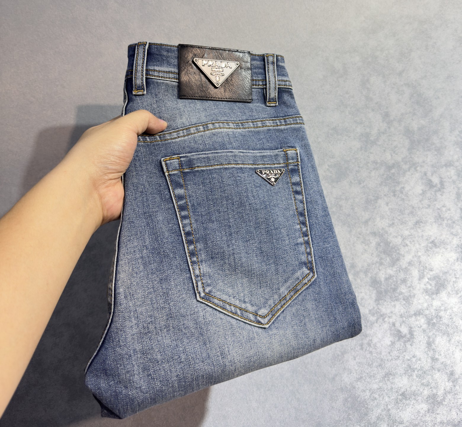 🔥 PRADA 普拉达 26年新款牛仔裤🔥专柜热销款 品味与价值共享 身穿着非常舒适 低调不失奢华 穿出