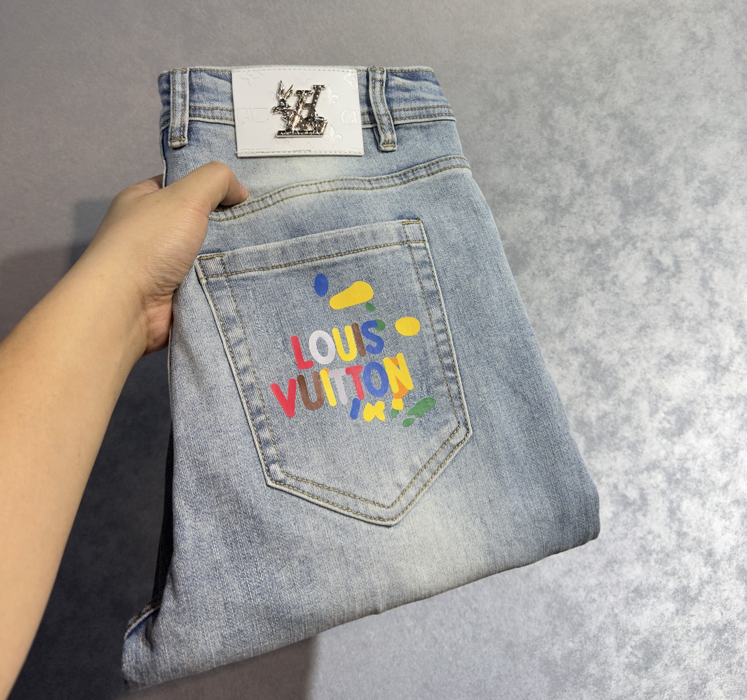 🔥 LV 路易威登 26哦靠新款牛仔裤🔥专柜热销款 品味与价值共享 身穿着非常舒适 低调不失奢华 穿出去
