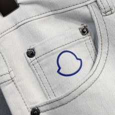 🔥 MONCLER 蒙口 26年新款牛仔裤🔥专柜热销款 品味与价值共享 身穿着非常舒适 低调不失奢华 穿 🔥 MONCLER 蒙口 26年新款牛仔裤🔥专柜热销款 品味与价值共享 身穿着非常舒适 低调不失奢华 穿