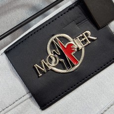 🔥 MONCLER 蒙口 26年新款牛仔裤🔥专柜热销款 品味与价值共享 身穿着非常舒适 低调不失奢华 穿 🔥 MONCLER 蒙口 26年新款牛仔裤🔥专柜热销款 品味与价值共享 身穿着非常舒适 低调不失奢华 穿