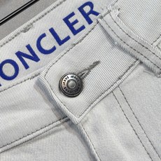 🔥 MONCLER 蒙口 26年新款牛仔裤🔥专柜热销款 品味与价值共享 身穿着非常舒适 低调不失奢华 穿 🔥 MONCLER 蒙口 26年新款牛仔裤🔥专柜热销款 品味与价值共享 身穿着非常舒适 低调不失奢华 穿