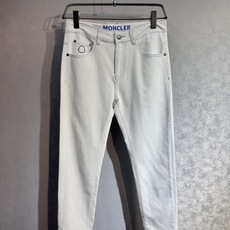 🔥 MONCLER 蒙口 26年新款牛仔裤🔥专柜热销款 品味与价值共享 身穿着非常舒适 低调不失奢华 穿 🔥 MONCLER 蒙口 26年新款牛仔裤🔥专柜热销款 品味与价值共享 身穿着非常舒适 低调不失奢华 穿