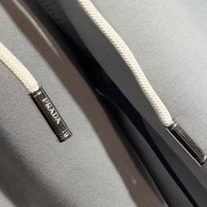 🔥PRADA 普拉达 26年新款休闲裤🔥专柜热销款 品味与价值共享 身穿着非常舒适 低调不失奢华 穿出去 🔥PRADA 普拉达 26年新款休闲裤🔥专柜热销款 品味与价值共享 身穿着非常舒适 低调不失奢华 穿出去