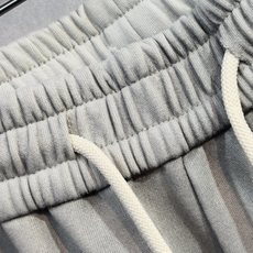 🔥PRADA 普拉达 26年新款休闲裤🔥专柜热销款 品味与价值共享 身穿着非常舒适 低调不失奢华 穿出去 🔥PRADA 普拉达 26年新款休闲裤🔥专柜热销款 品味与价值共享 身穿着非常舒适 低调不失奢华 穿出去