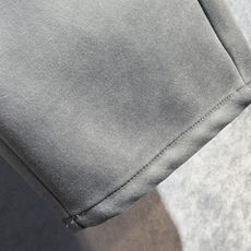 🔥PRADA 普拉达 26年新款休闲裤🔥专柜热销款 品味与价值共享 身穿着非常舒适 低调不失奢华 穿出去 🔥PRADA 普拉达 26年新款休闲裤🔥专柜热销款 品味与价值共享 身穿着非常舒适 低调不失奢华 穿出去
