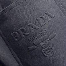 🔥PRADA 普拉达 26年新款休闲裤🔥专柜热销款 品味与价值共享 身穿着非常舒适 低调不失奢华 穿出去 🔥PRADA 普拉达 26年新款休闲裤🔥专柜热销款 品味与价值共享 身穿着非常舒适 低调不失奢华 穿出去