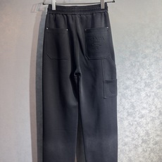 🔥PRADA 普拉达 26年新款休闲裤🔥专柜热销款 品味与价值共享 身穿着非常舒适 低调不失奢华 穿出去 🔥PRADA 普拉达 26年新款休闲裤🔥专柜热销款 品味与价值共享 身穿着非常舒适 低调不失奢华 穿出去