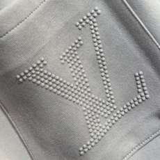 🔥LV 路易威登 26年新款休闲裤🔥专柜热销款 品味与价值共享 身穿着非常舒适 低调不失奢华 穿出去非常 🔥LV 路易威登 26年新款休闲裤🔥专柜热销款 品味与价值共享 身穿着非常舒适 低调不失奢华 穿出去非常