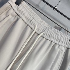🔥LV 路易威登 26年新款休闲裤🔥专柜热销款 品味与价值共享 身穿着非常舒适 低调不失奢华 穿出去非常 🔥LV 路易威登 26年新款休闲裤🔥专柜热销款 品味与价值共享 身穿着非常舒适 低调不失奢华 穿出去非常