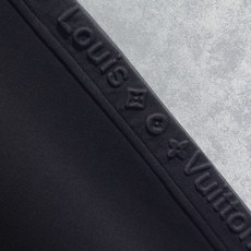 🔥LV 路易威登 26年新款休闲裤🔥专柜热销款 品味与价值共享 身穿着非常舒适 低调不失奢华 穿出去非常 🔥LV 路易威登 26年新款休闲裤🔥专柜热销款 品味与价值共享 身穿着非常舒适 低调不失奢华 穿出去非常