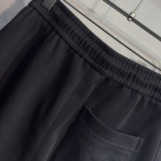 🔥LV 路易威登 26年新款休闲裤🔥专柜热销款 品味与价值共享 身穿着非常舒适 低调不失奢华 穿出去非常 🔥LV 路易威登 26年新款休闲裤🔥专柜热销款 品味与价值共享 身穿着非常舒适 低调不失奢华 穿出去非常