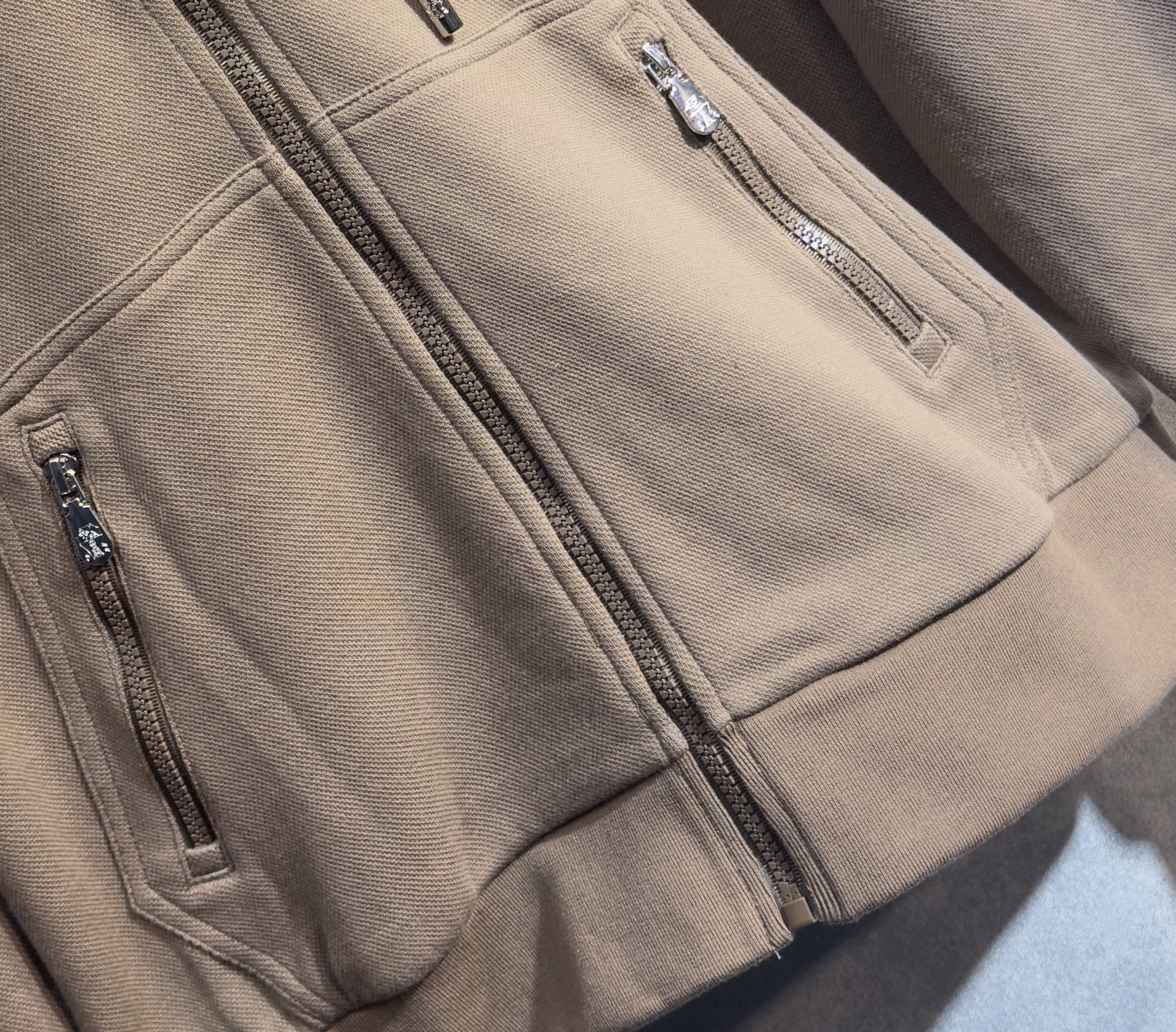 🔥 BC 2026新款男士休闲连帽卫衣外套！休闲帅气 连帽外套更是秋冬衣橱里必不可少的一件，百搭单品。胸