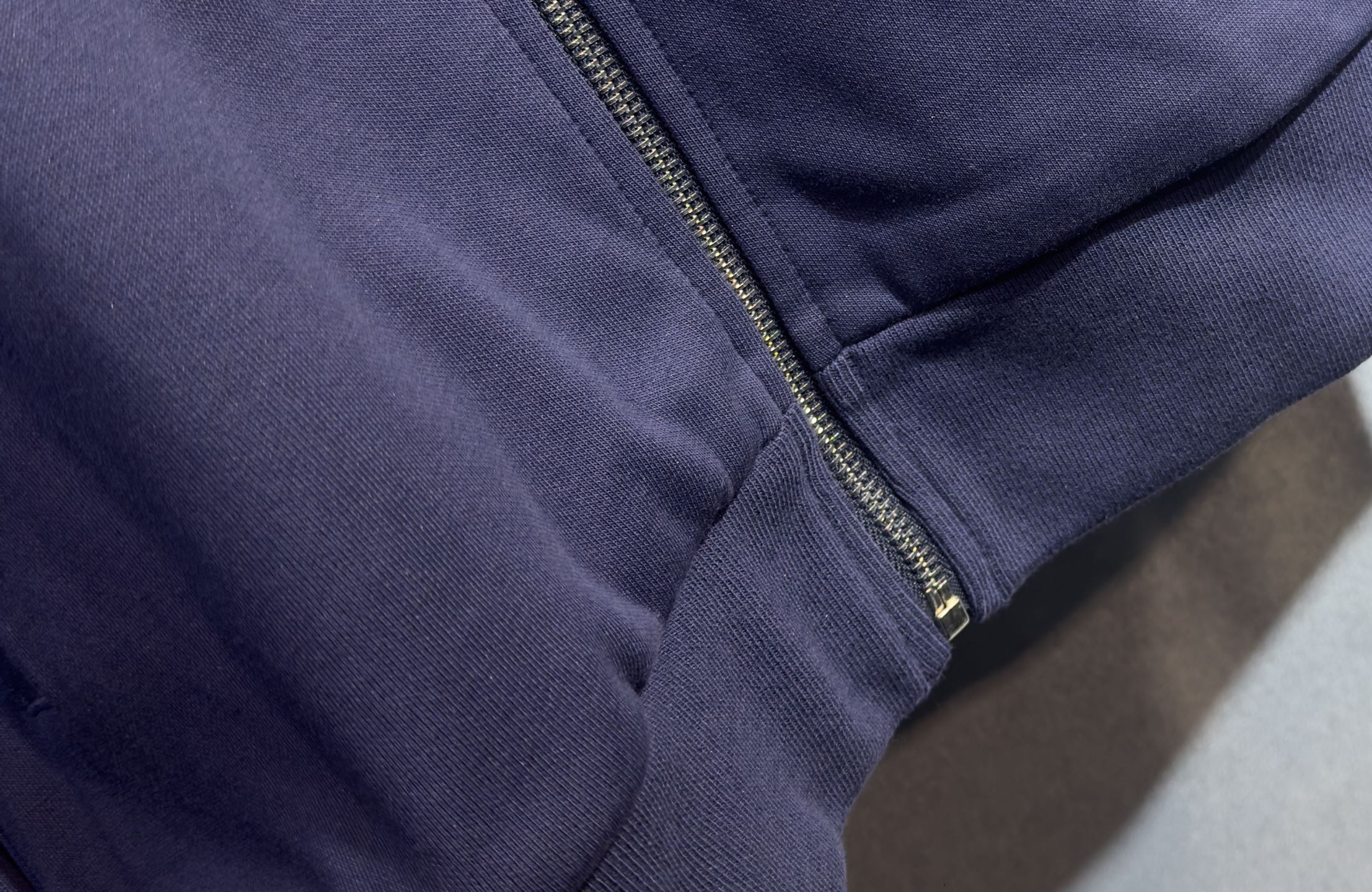 🔥PRADA 普拉达 2026新款男士休闲连帽卫衣外套！休闲帅气 连帽外套更是秋冬衣橱里必不可少的一件，