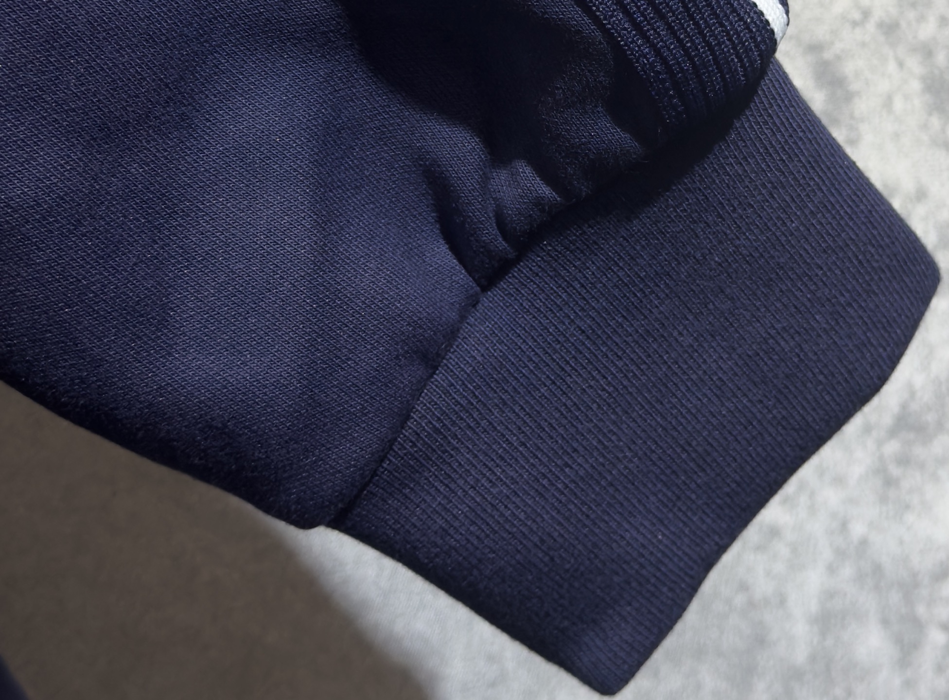 🔥PRADA 普拉达 2026新款男士休闲连帽卫衣外套！休闲帅气 连帽外套更是秋冬衣橱里必不可少的一件，