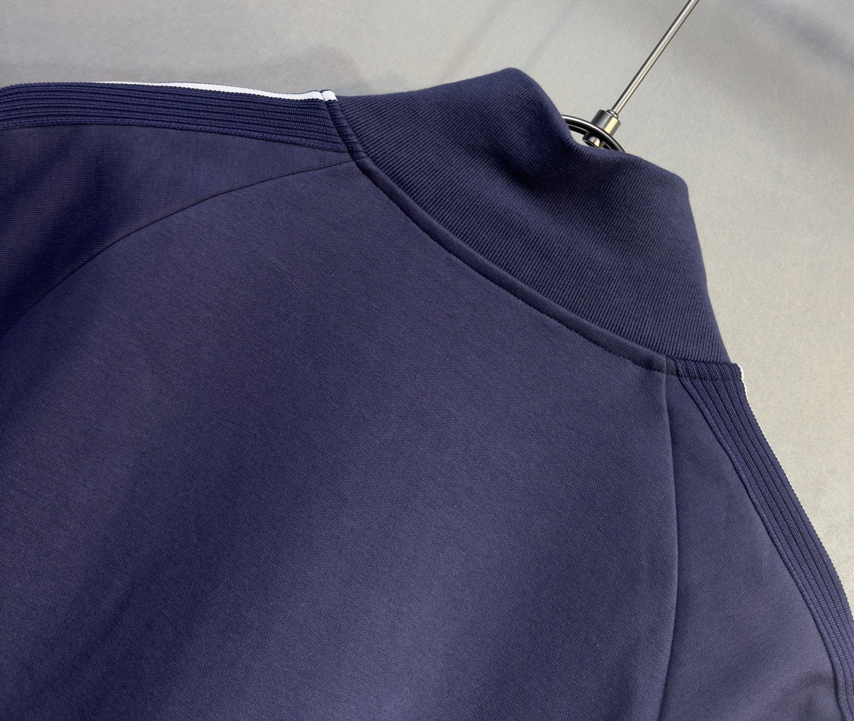 🔥PRADA 普拉达 2026新款男士休闲连帽卫衣外套！休闲帅气 连帽外套更是秋冬衣橱里必不可少的一件，