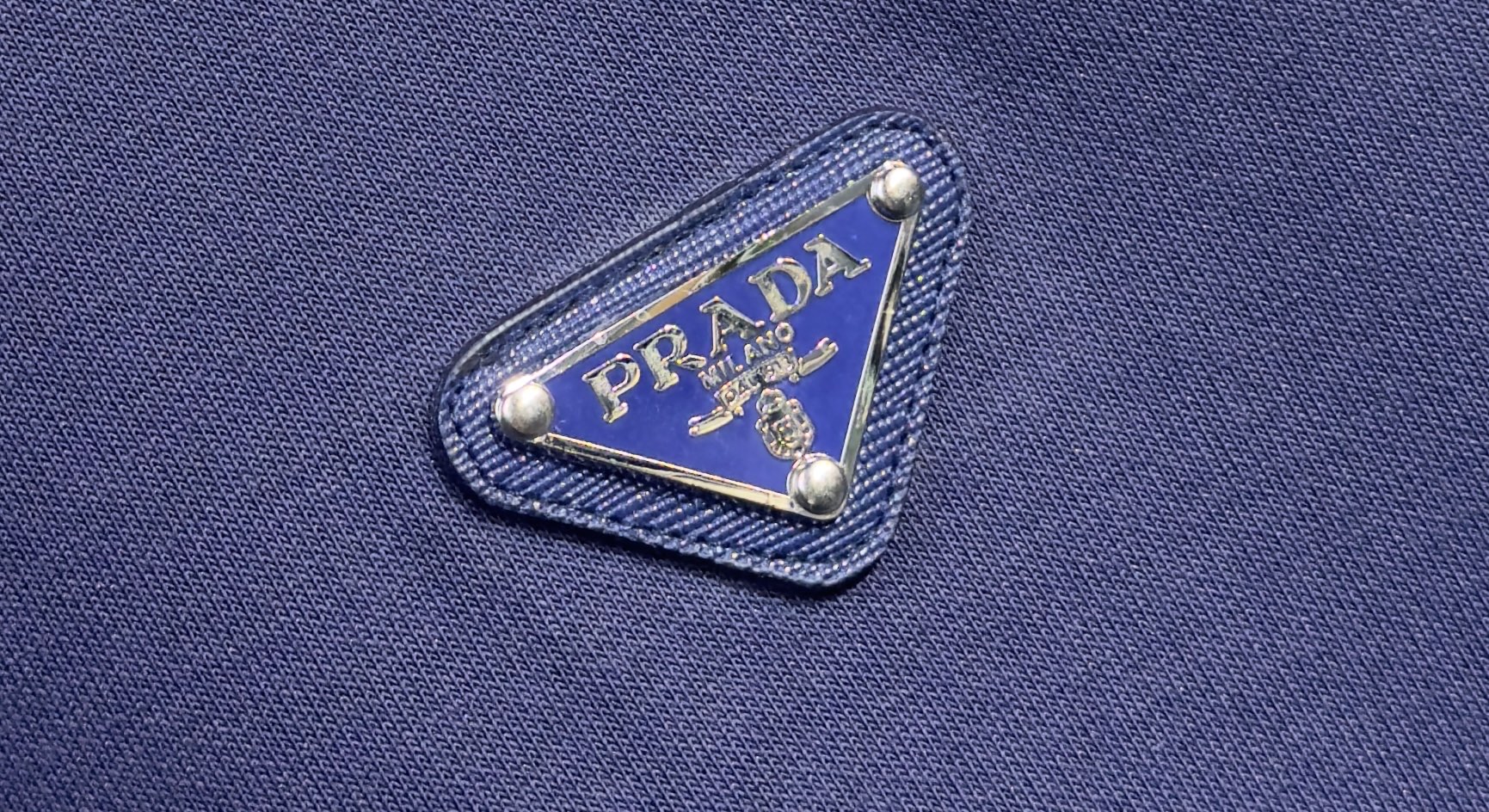 🔥PRADA 普拉达 2026新款男士休闲连帽卫衣外套！休闲帅气 连帽外套更是秋冬衣橱里必不可少的一件，