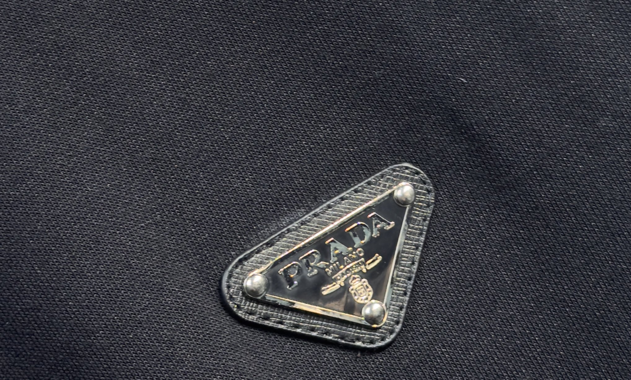 🔥PRADA 普拉达 2026新款男士休闲连帽卫衣外套！休闲帅气 连帽外套更是秋冬衣橱里必不可少的一件，