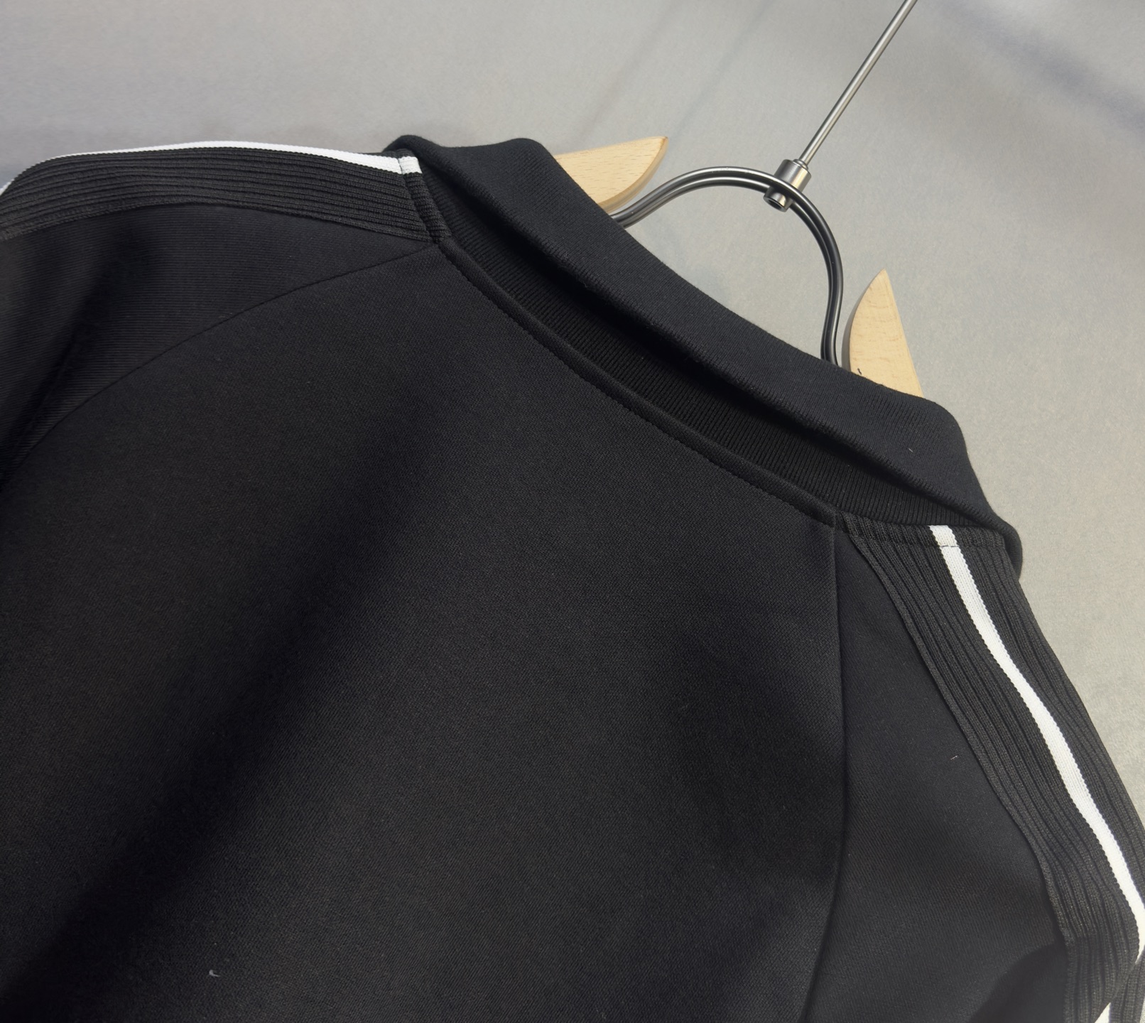 🔥PRADA 普拉达 2026新款男士休闲连帽卫衣外套！休闲帅气 连帽外套更是秋冬衣橱里必不可少的一件，