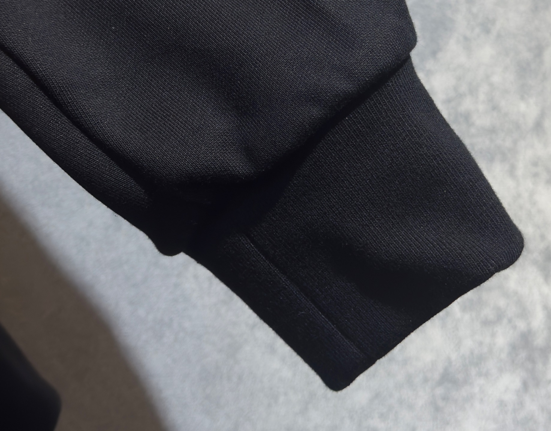 🔥PRADA 普拉达 2026新款男士休闲连帽卫衣外套！休闲帅气 连帽外套更是秋冬衣橱里必不可少的一件，