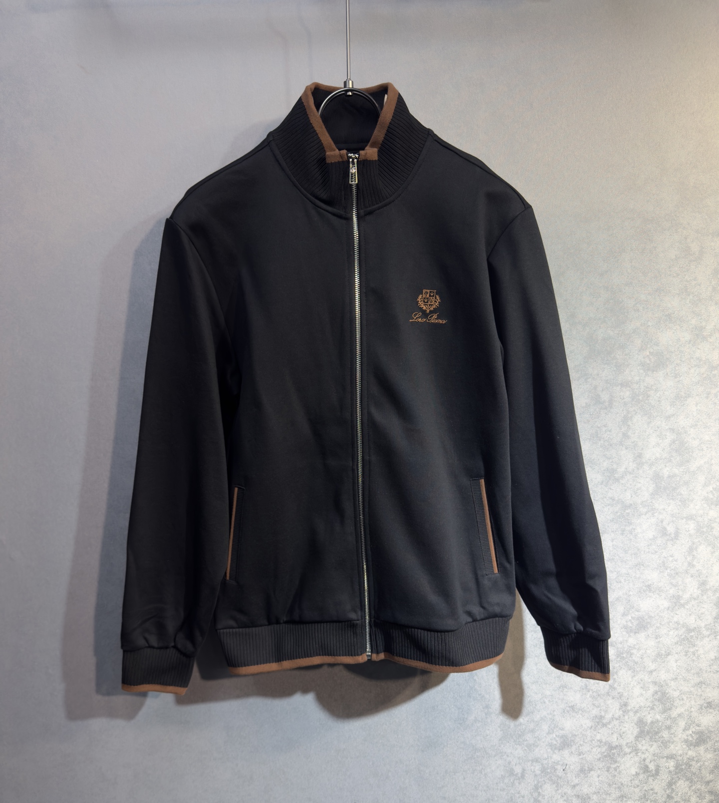 🔥Loro Piana 诺悠翩雅 2026新款男士休闲连帽卫衣外套！休闲帅气 连帽外套更是秋冬衣橱里必不