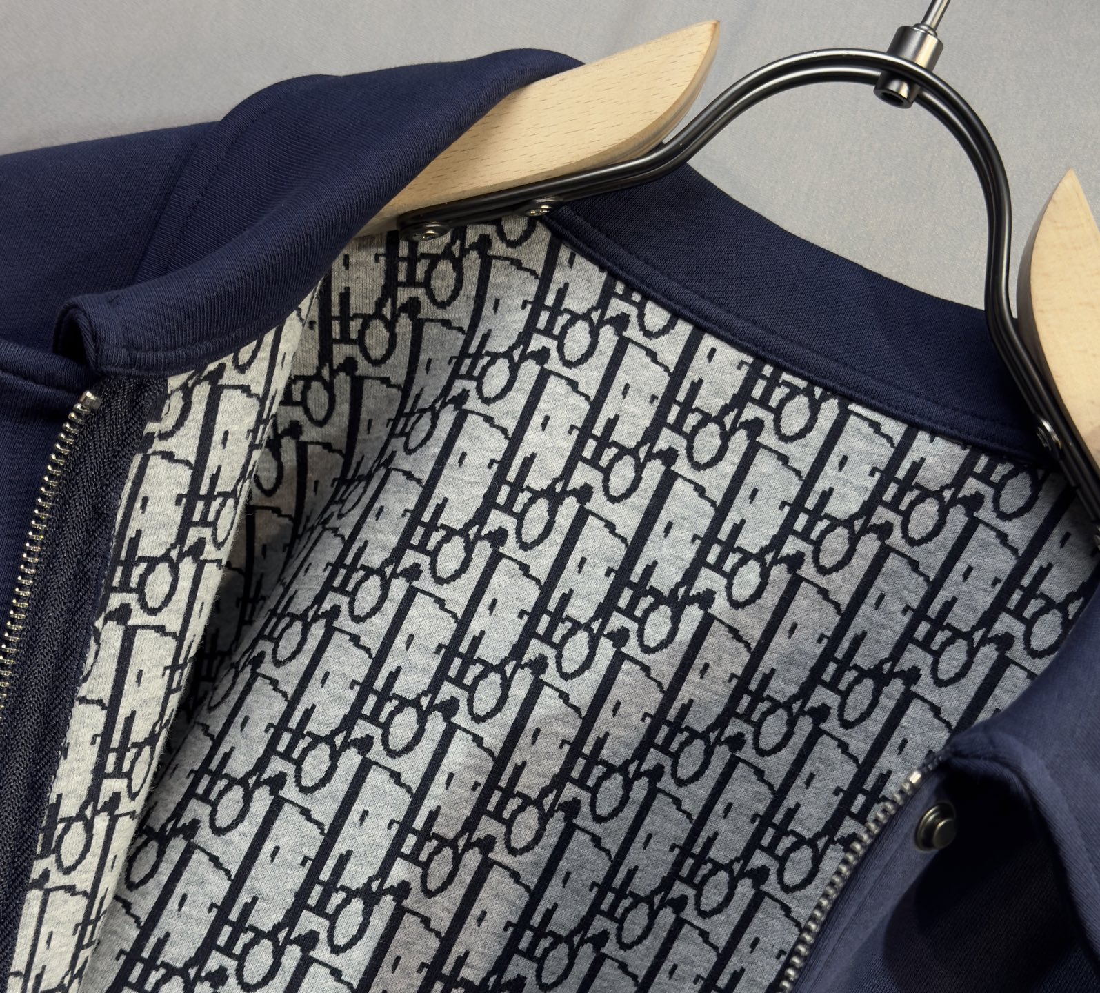 🔥DIOR 迪奥 2026新款男士休闲连帽卫衣外套！休闲帅气 连帽外套更是秋冬衣橱里必不可少的一件，百搭