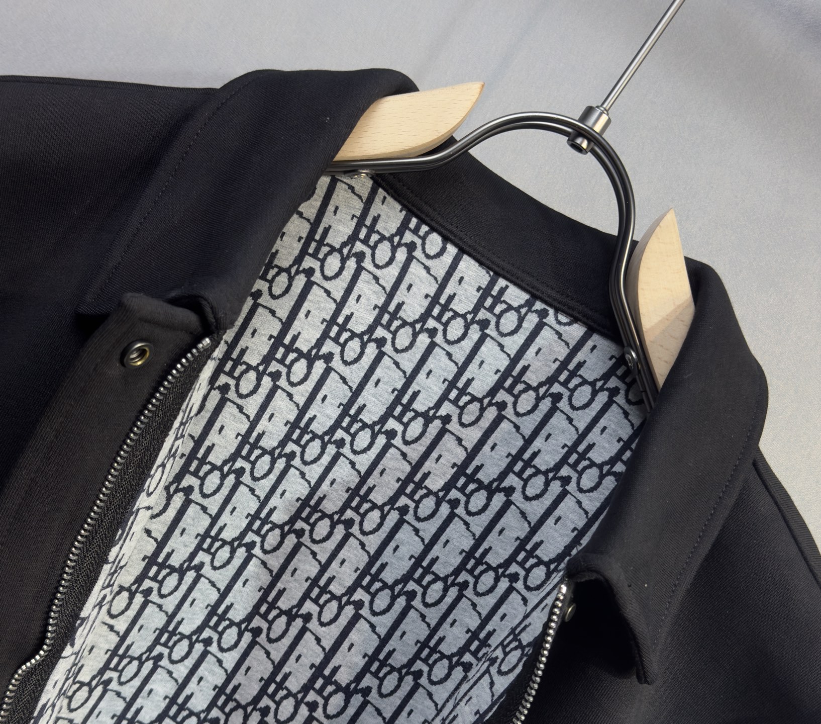 🔥DIOR 迪奥 2026新款男士休闲连帽卫衣外套！休闲帅气 连帽外套更是秋冬衣橱里必不可少的一件，百搭