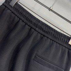 🔥PRADA 普拉达 26年新款休闲裤🔥专柜热销款 品味与价值共享 身穿着非常舒适 低调不失奢华 穿出去 🔥PRADA 普拉达 26年新款休闲裤🔥专柜热销款 品味与价值共享 身穿着非常舒适 低调不失奢华 穿出去