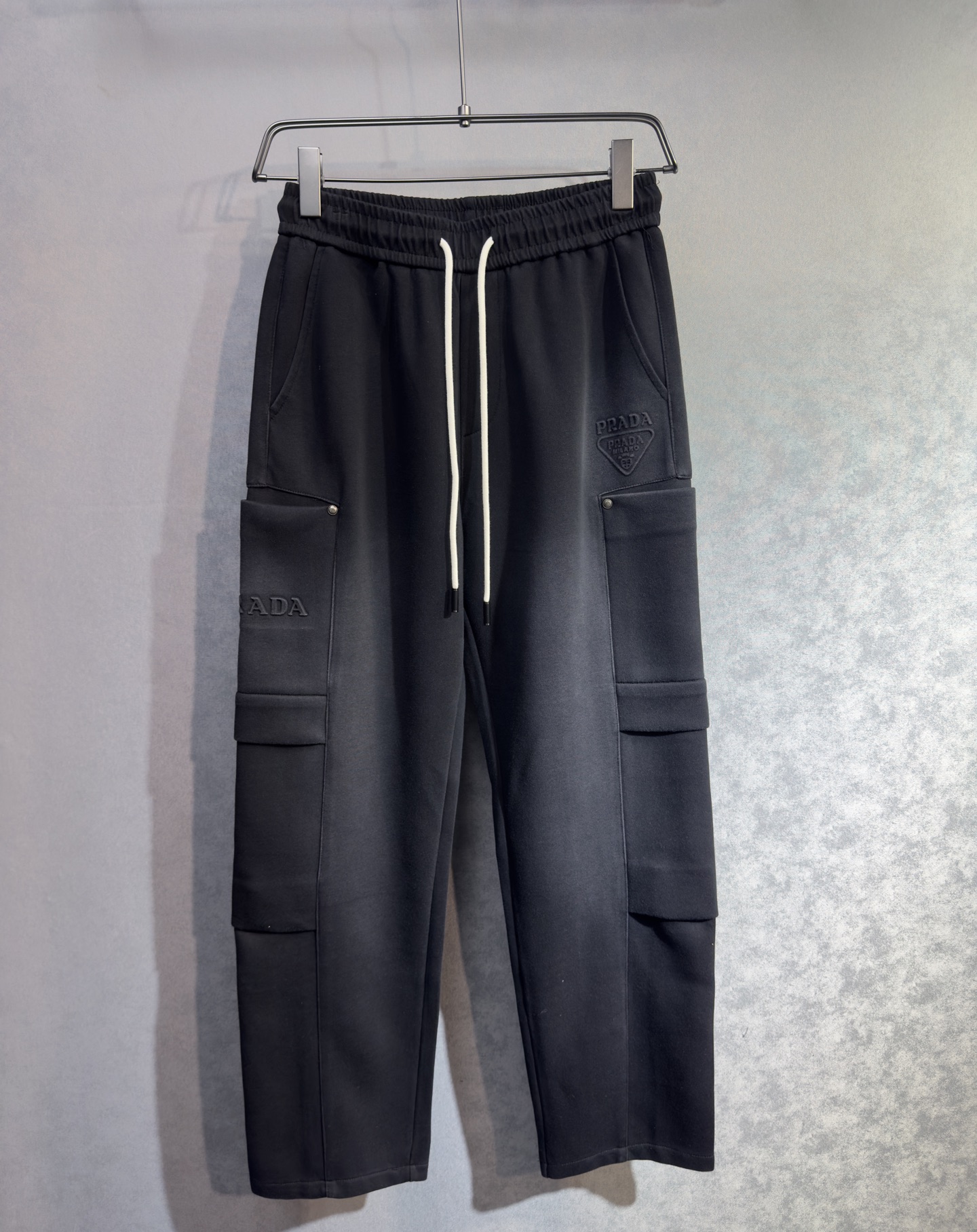 🔥PRADA 普拉达 26年新款休闲裤🔥专柜热销款 品味与价值共享 身穿着非常舒适 低调不失奢华 穿出去