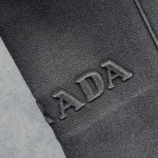 🔥PRADA 普拉达 26年新款休闲裤🔥专柜热销款 品味与价值共享 身穿着非常舒适 低调不失奢华 穿出去 🔥PRADA 普拉达 26年新款休闲裤🔥专柜热销款 品味与价值共享 身穿着非常舒适 低调不失奢华 穿出去