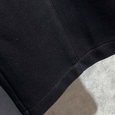 🔥PRADA 普拉达 26年新款休闲裤🔥专柜热销款 品味与价值共享 身穿着非常舒适 低调不失奢华 穿出去 🔥PRADA 普拉达 26年新款休闲裤🔥专柜热销款 品味与价值共享 身穿着非常舒适 低调不失奢华 穿出去