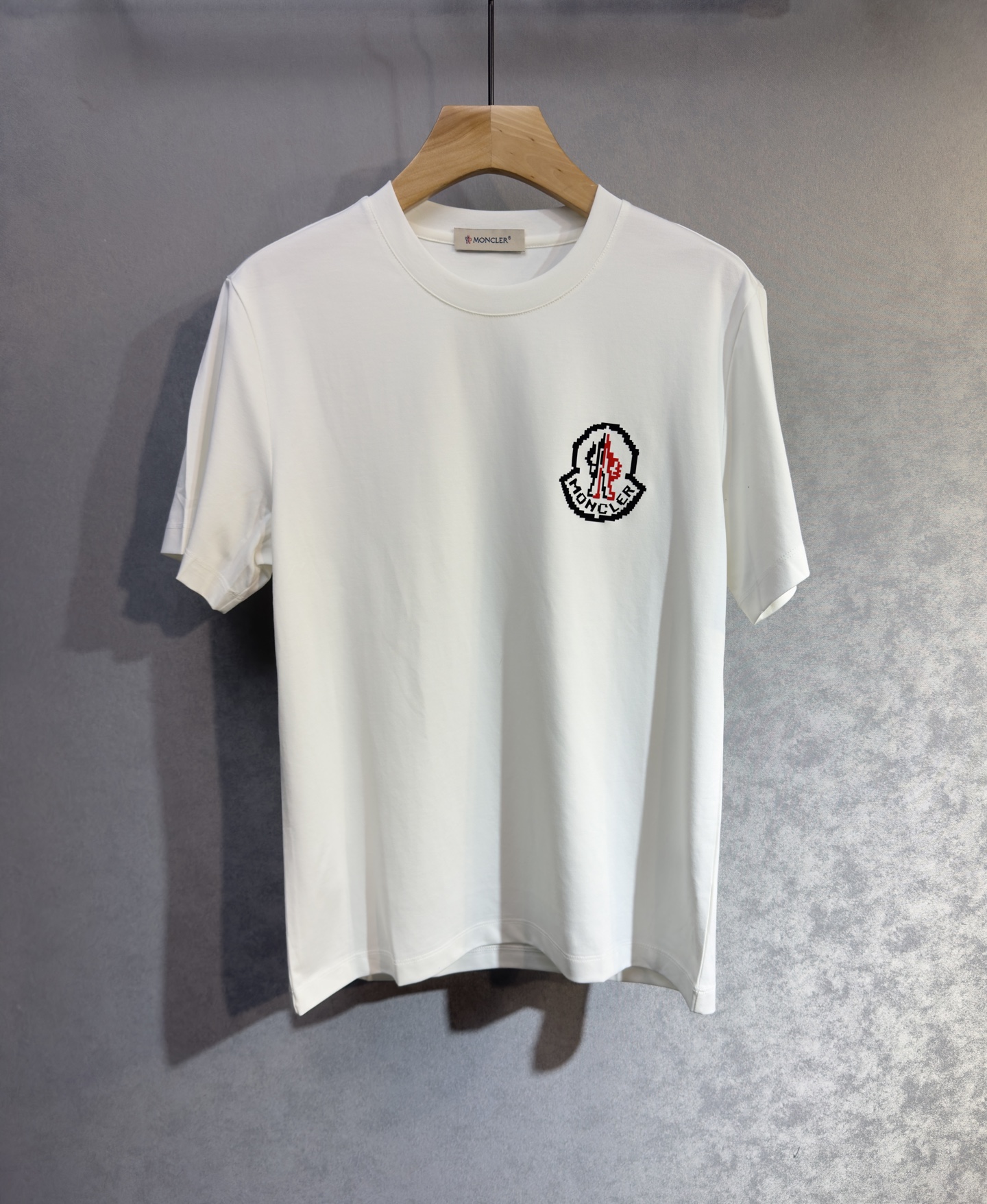 🔥MONCLER 蒙口 26SS新款春夏短袖 最高版本客供定制高端丝光珠地棉面料 简单时尚款，配色超级好