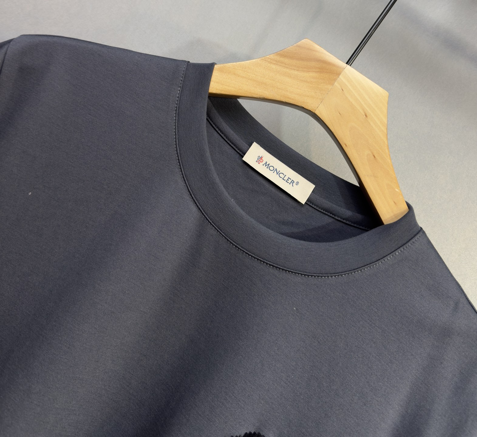 🔥MONCLER 蒙口 26SS新款春夏短袖 最高版本客供定制高端丝光珠地棉面料 简单时尚款，配色超级好