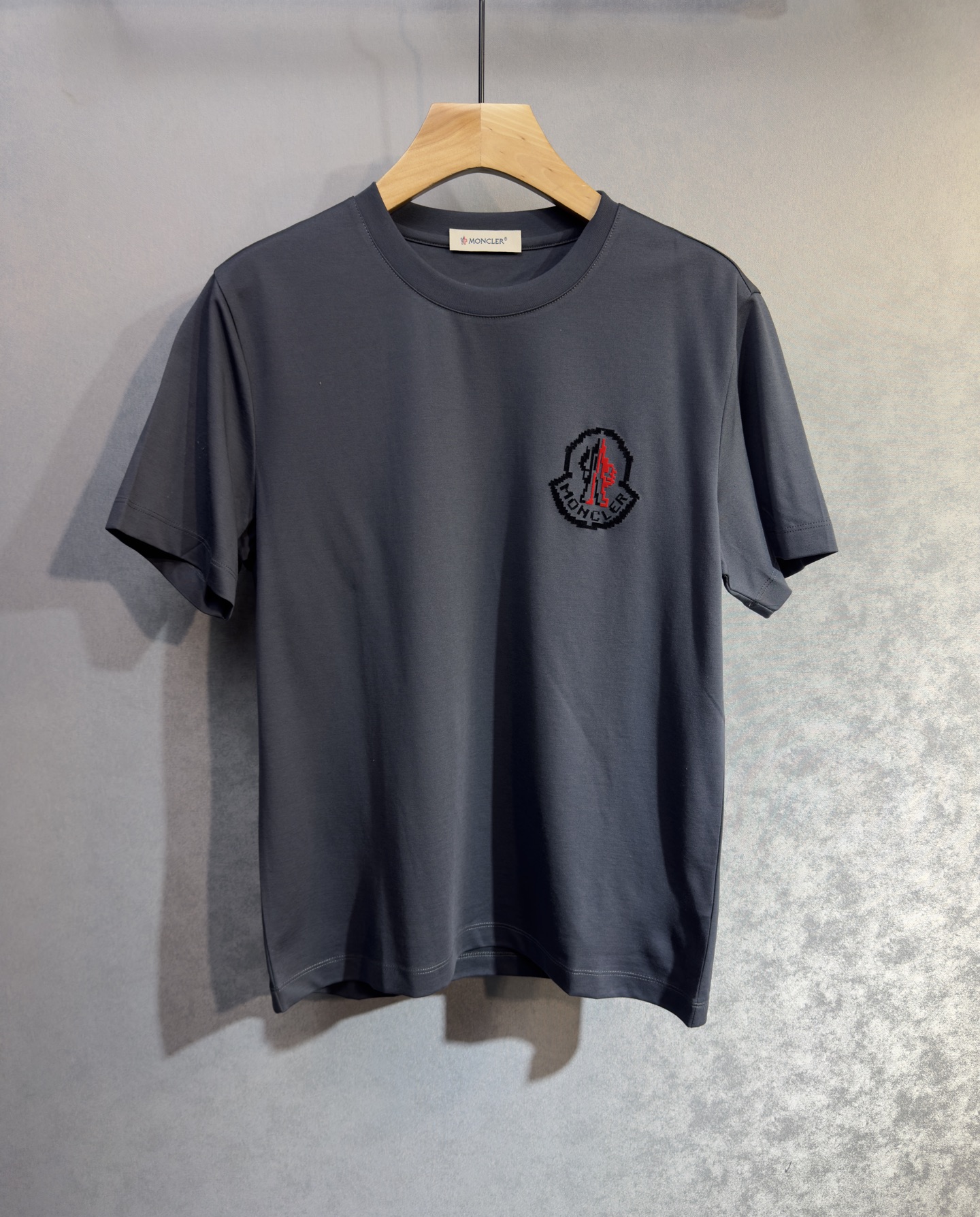 🔥MONCLER 蒙口 26SS新款春夏短袖 最高版本客供定制高端丝光珠地棉面料 简单时尚款，配色超级好