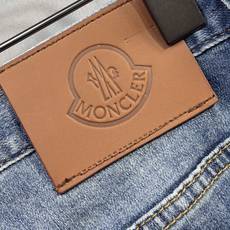🔥MONCLER 蒙口 26年新款牛仔裤🔥专柜热销款 品味与价值共享 身穿着非常舒适 低调不失奢华 穿出 🔥MONCLER 蒙口 26年新款牛仔裤🔥专柜热销款 品味与价值共享 身穿着非常舒适 低调不失奢华 穿出