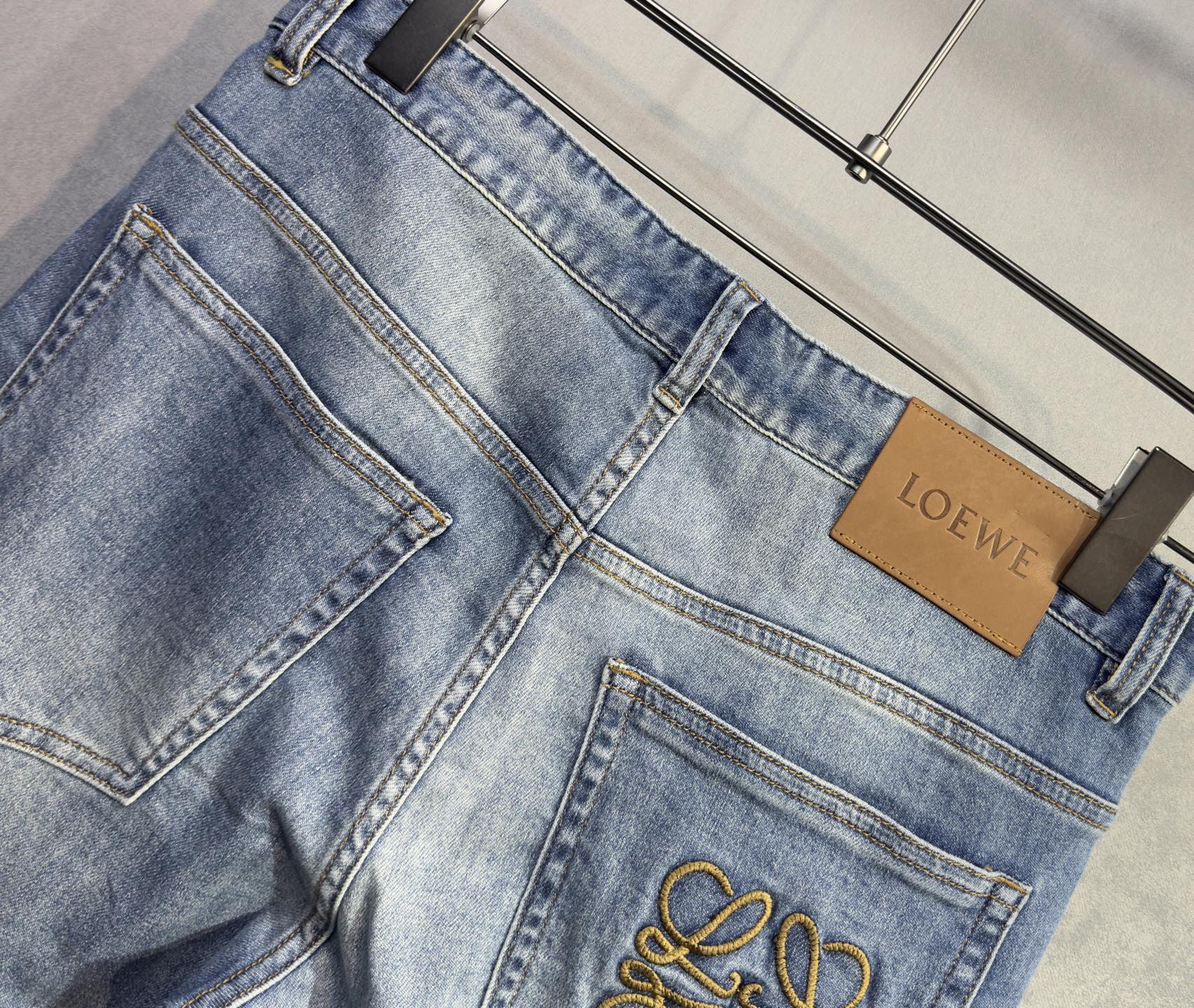 🔥LOEWE 罗意威 26年新款牛仔裤🔥专柜热销款 品味与价值共享 身穿着非常舒适 低调不失奢华 穿出去