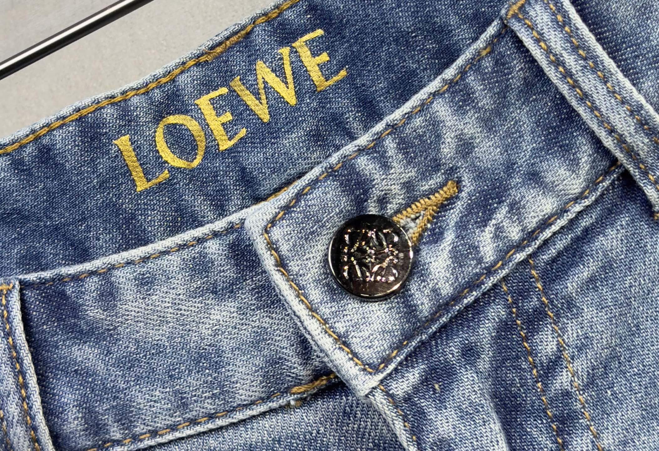 🔥LOEWE 罗意威 26年新款牛仔裤🔥专柜热销款 品味与价值共享 身穿着非常舒适 低调不失奢华 穿出去