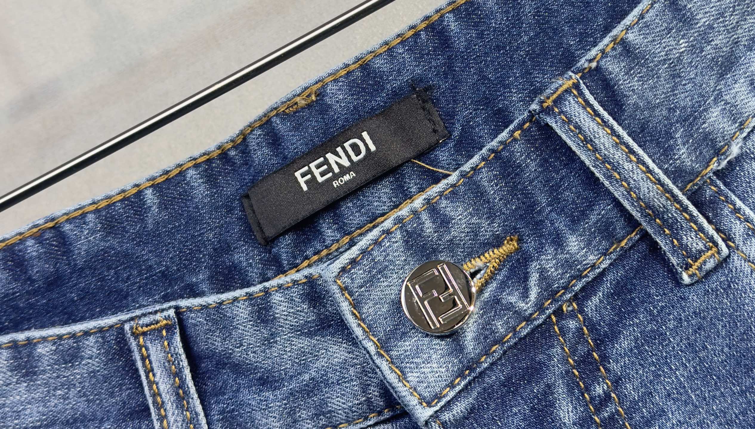 🔥FENDI 芬迪春夏新品牛仔裤🔥出入专卖店无压力 专柜热销款 品味与价值共享 身穿着非常舒适 低调不失