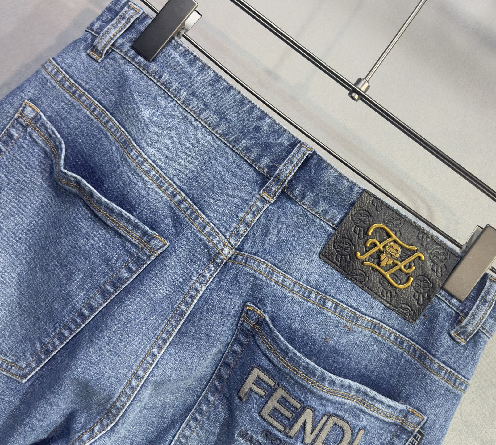 🔥FENDI 芬迪春夏新品牛仔裤🔥出入专卖店无压力 专柜热销款 品味与价值共享 身穿着非常舒适 低调不失