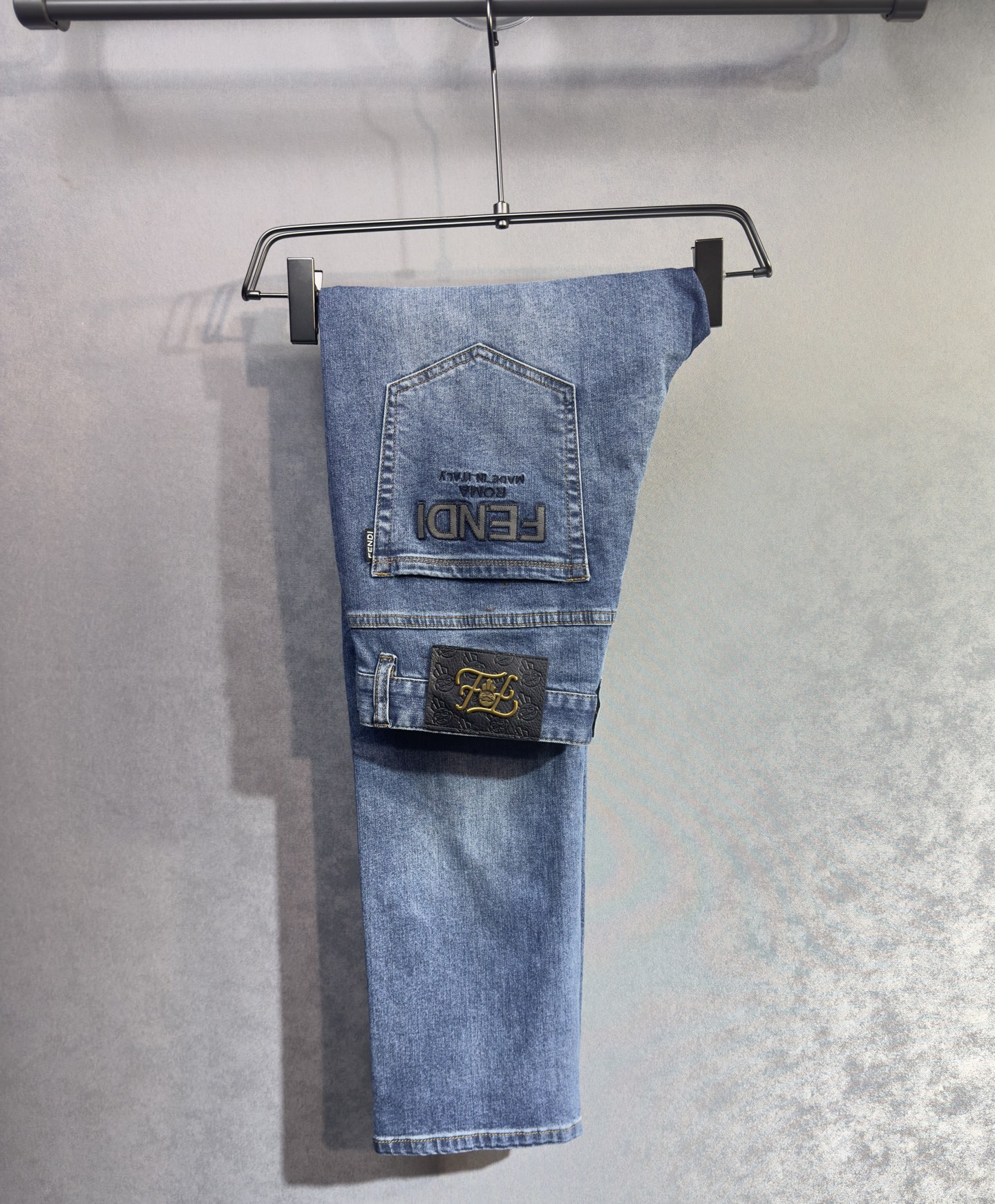 🔥FENDI 芬迪春夏新品牛仔裤🔥出入专卖店无压力 专柜热销款 品味与价值共享 身穿着非常舒适 低调不失
