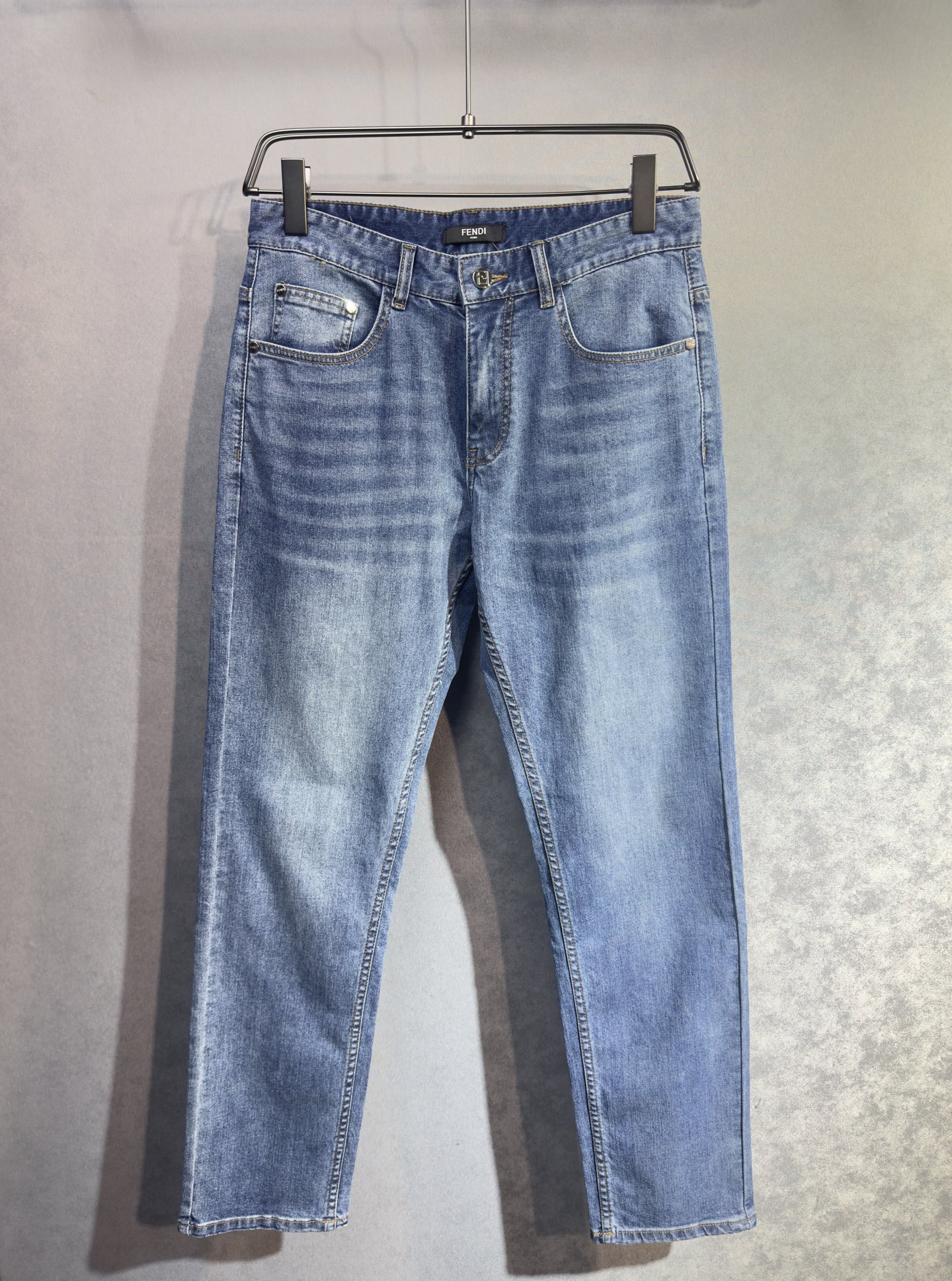 🔥FENDI 芬迪春夏新品牛仔裤🔥出入专卖店无压力 专柜热销款 品味与价值共享 身穿着非常舒适 低调不失