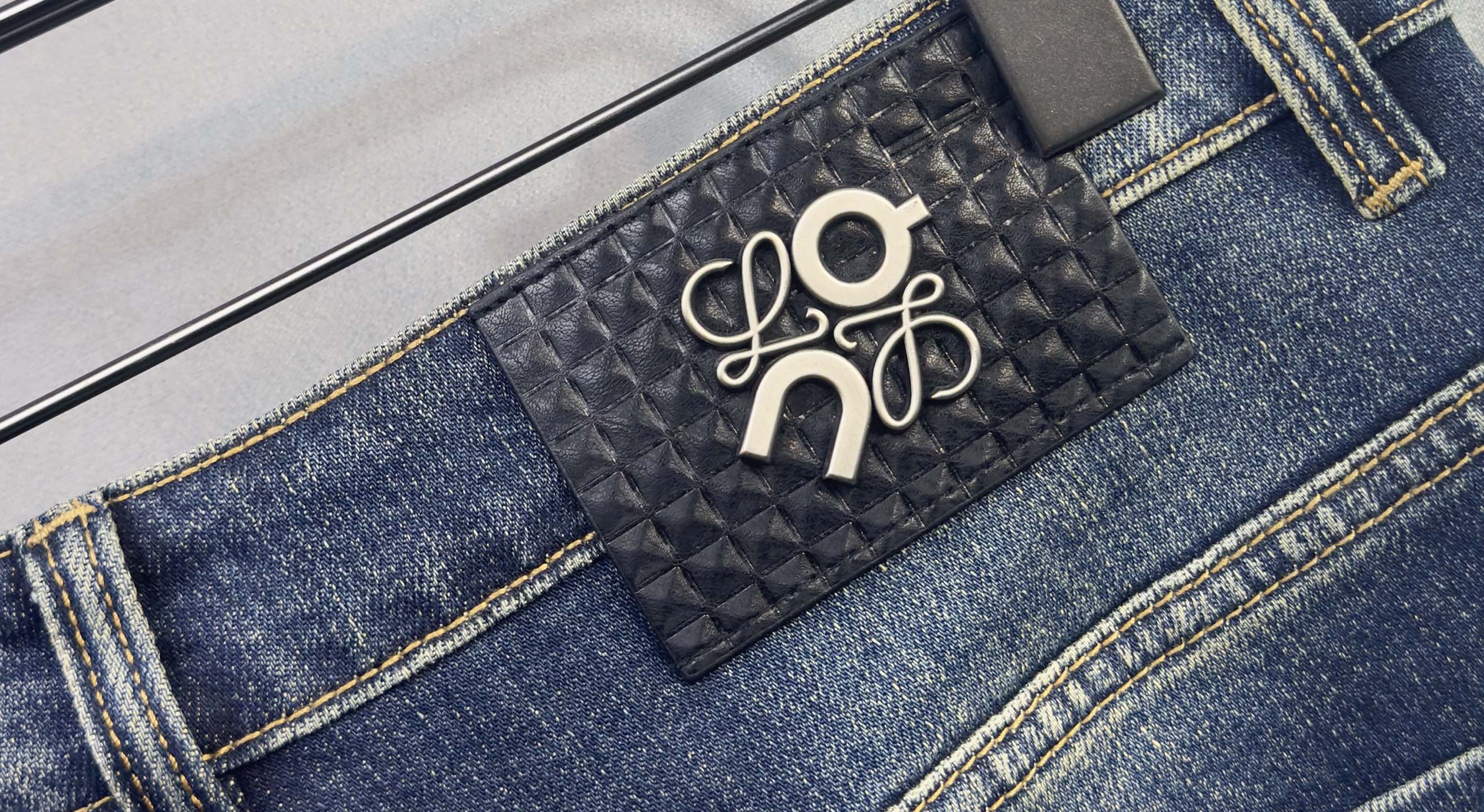 🔥LOEWE 罗意威 26年新款牛仔裤🔥专柜热销款 品味与价值共享 身穿着非常舒适 低调不失奢华 穿出去