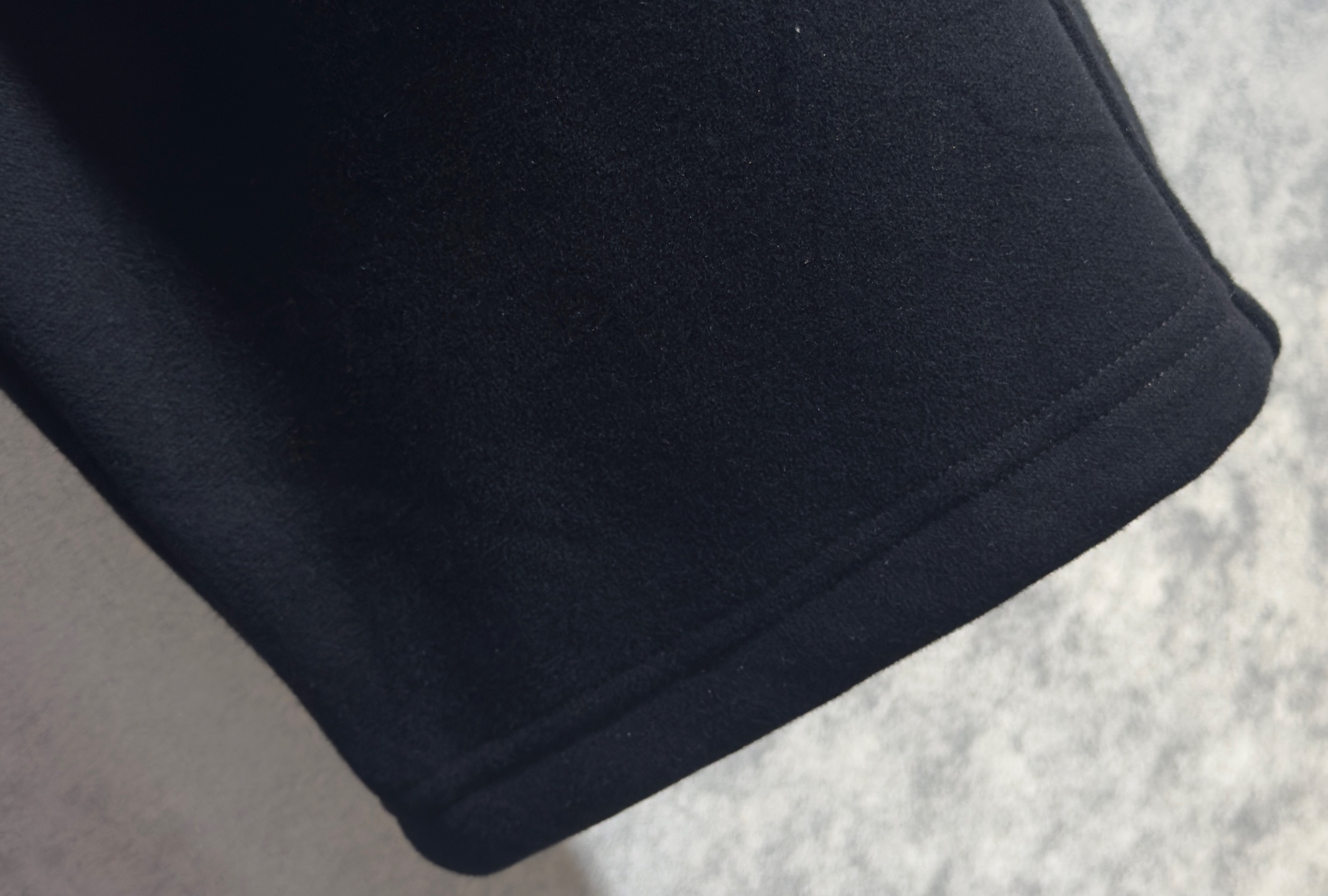 🔥PRADA 普拉达 2026早春新款休闲裤 宽松有度可修饰各种腿型 工装口袋休闲风 简约而不简单 经典