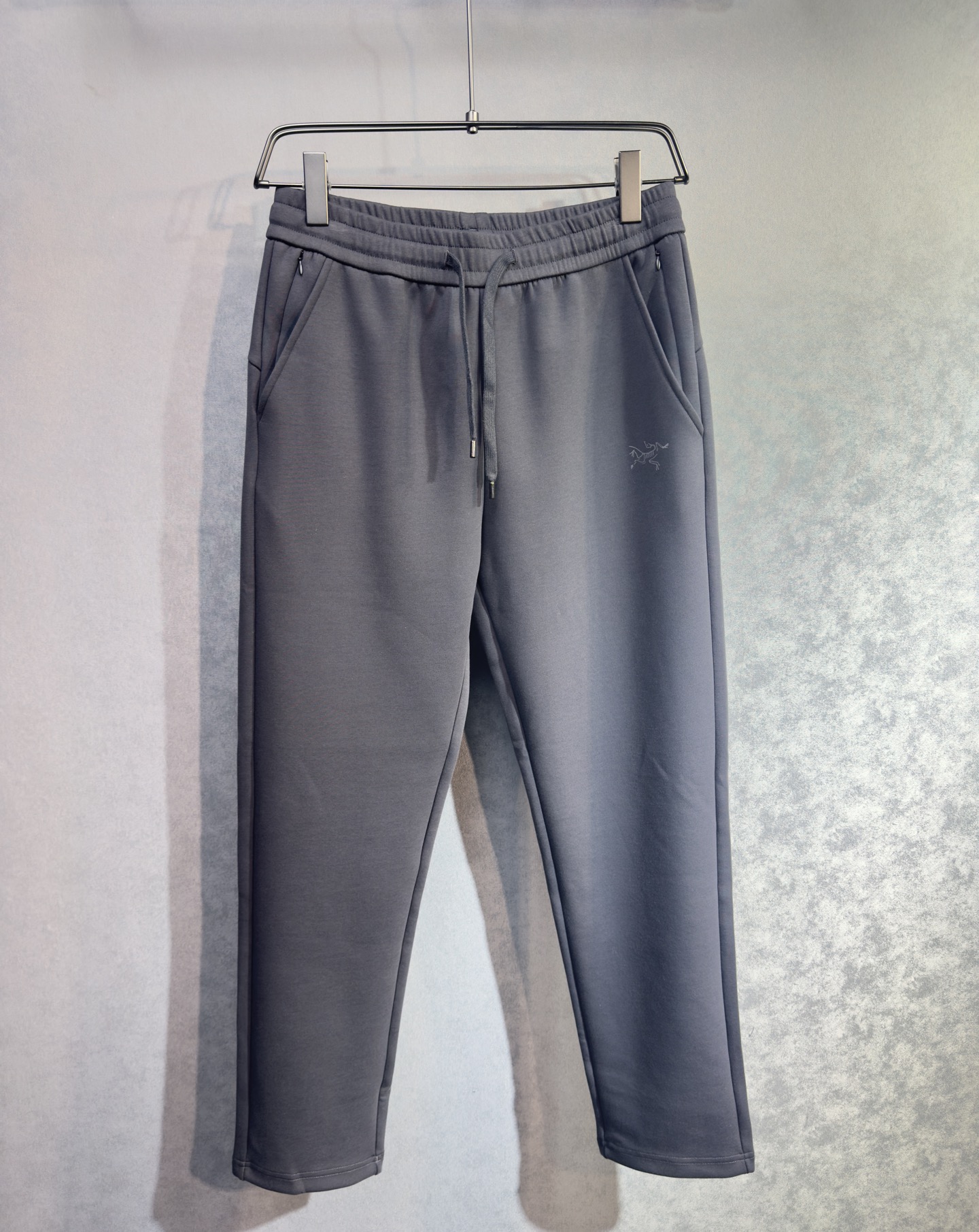 🔥 始祖鸟 2026早春新款休闲裤 宽松有度可修饰各种腿型 工装口袋休闲风 简约而不简单 经典又不失时尚