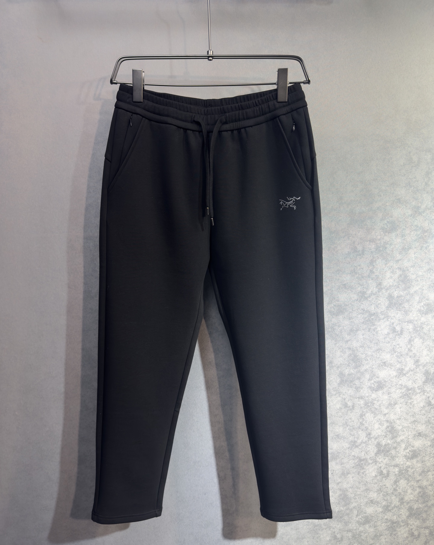 🔥 始祖鸟 2026早春新款休闲裤 宽松有度可修饰各种腿型 工装口袋休闲风 简约而不简单 经典又不失时尚